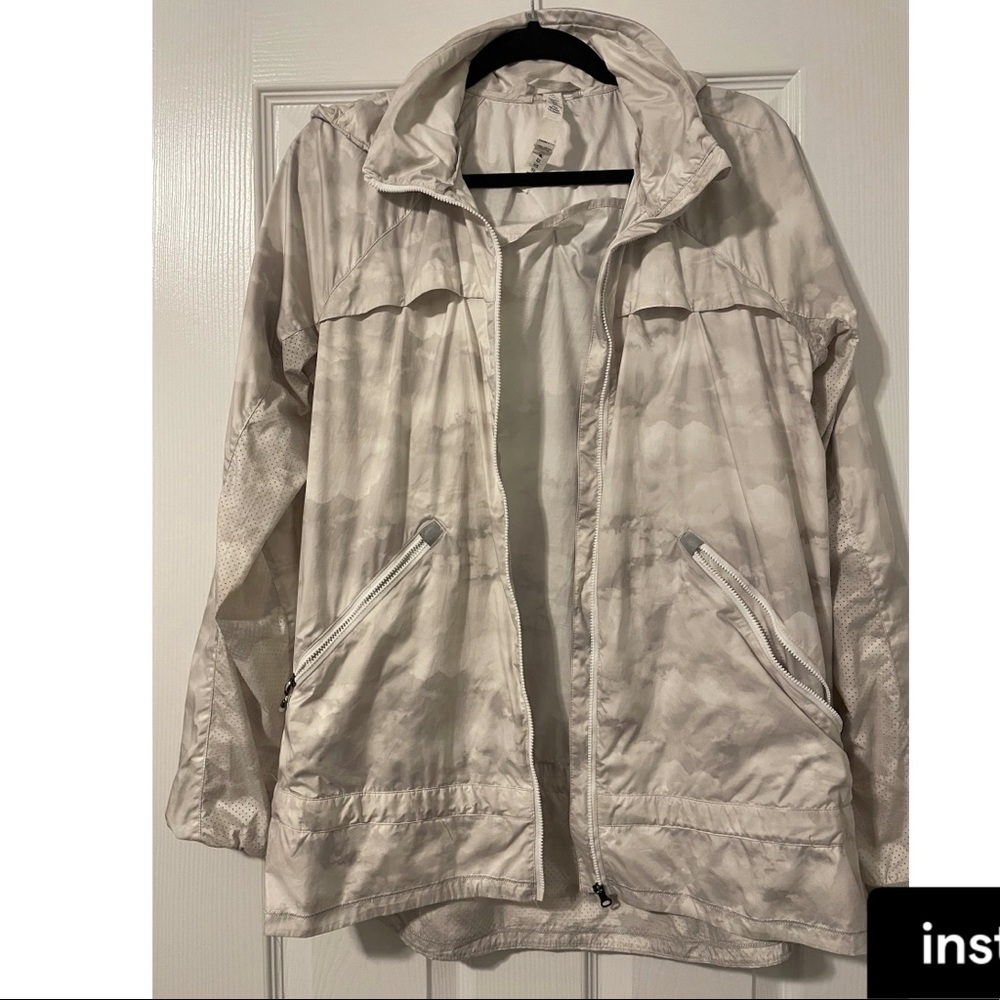 Lululemon white cloud print jacket